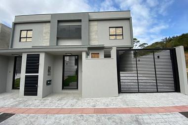 Sobrado de Alto Padrão em novo Loteamento