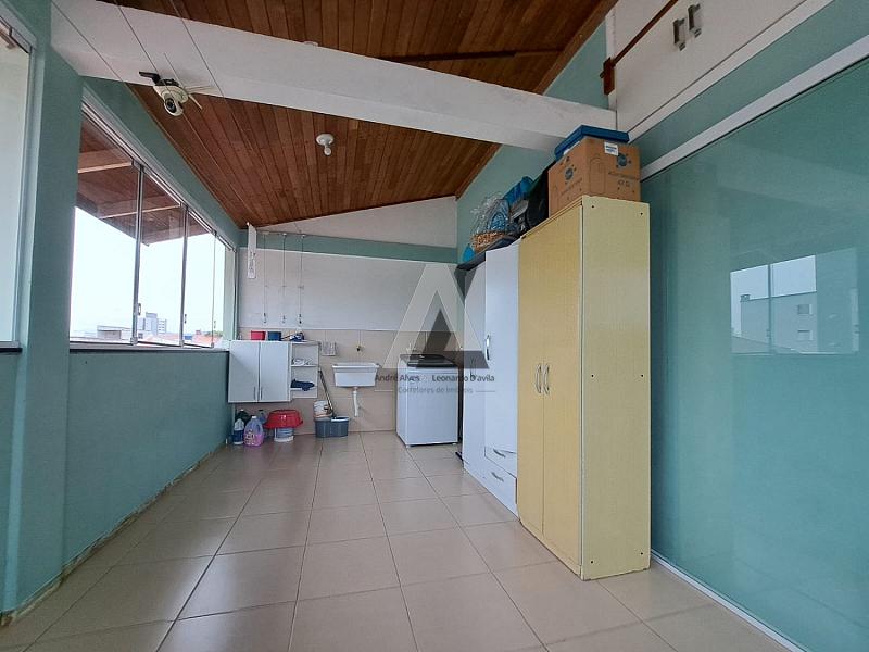 Sobrado com 03 Dormitórios — foto 6