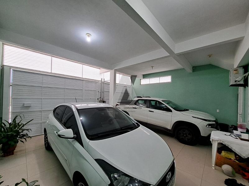 Sobrado com 03 Dormitórios — foto 2