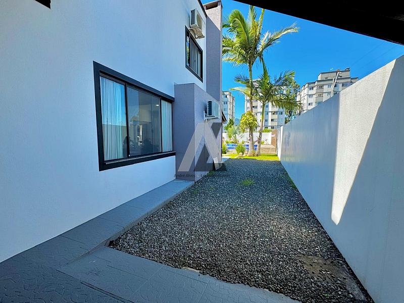 Linda casa no centro de Camboriú — foto 2