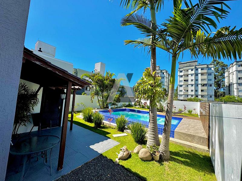 Linda casa no centro de Camboriú — foto 6