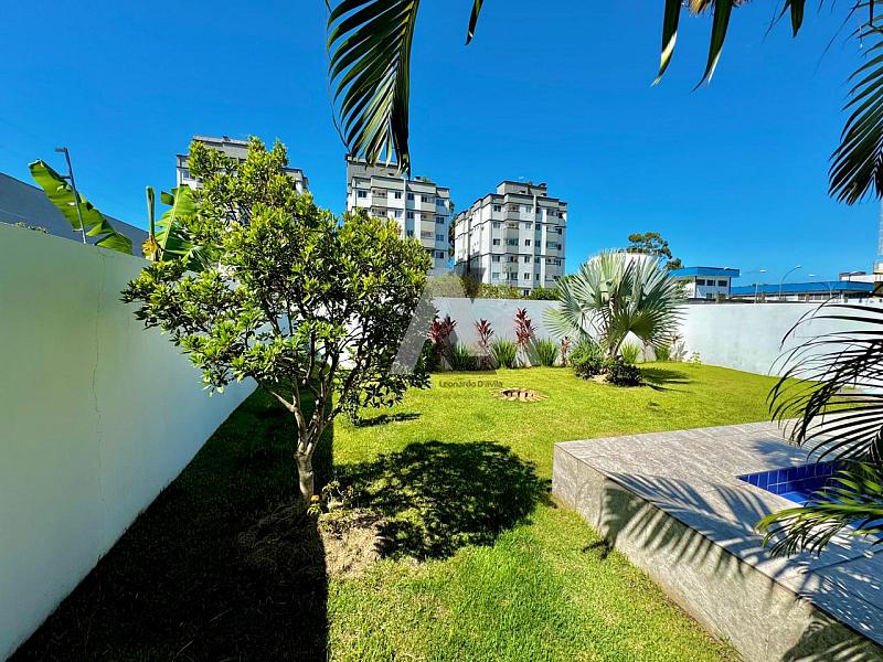 Linda casa no centro de Camboriú — foto 7