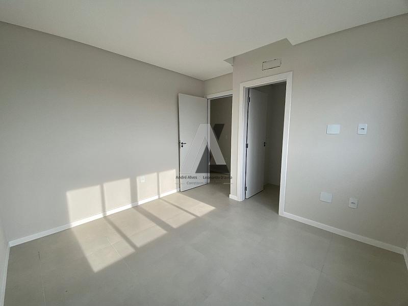 Ampla Cobertura em Camboriú — foto 17