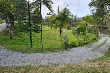 Casa com 3 quartos para alugar, 210m², 3 banheiros, 3 garagens - Varzea do Ranchinho - Camboriú