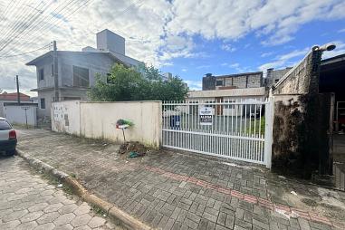 Casa com 2 quartos para alugar, 50m², 1 banheiro - Santa Regina Ii - Camboriú