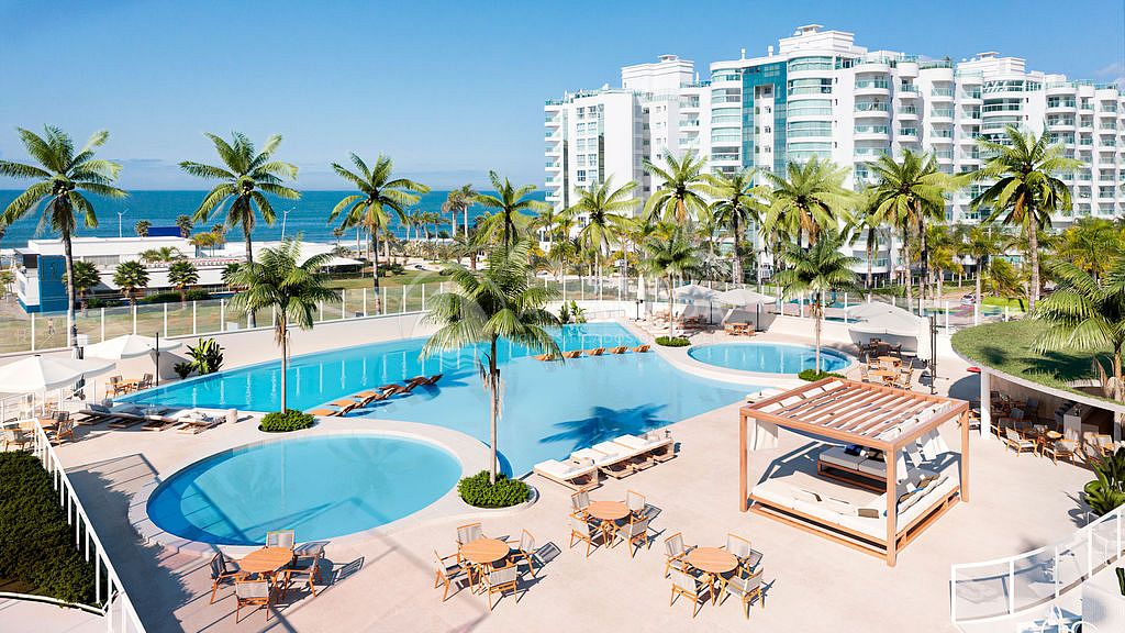 Apartamento 3 suítes com 3 garagens na Praia Brava