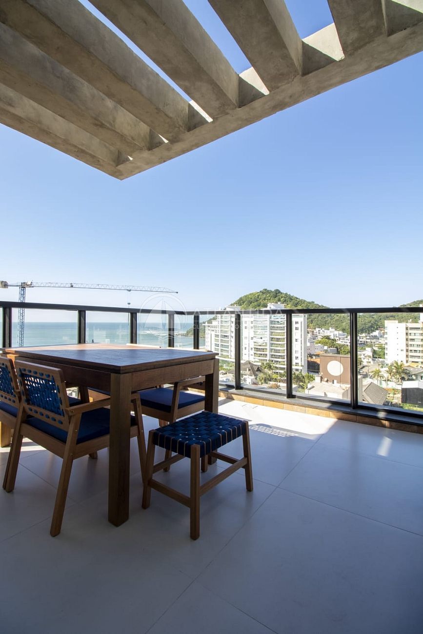 Apartamento 2 suítes  na Praia Brava