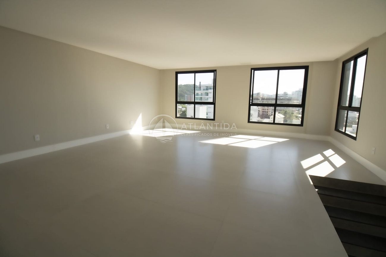 Apartamento Duplex 3 suítes na Praia Brava