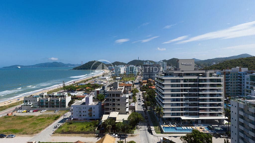 Apartamento 3 suítes e 2 vagas na Praia Brava