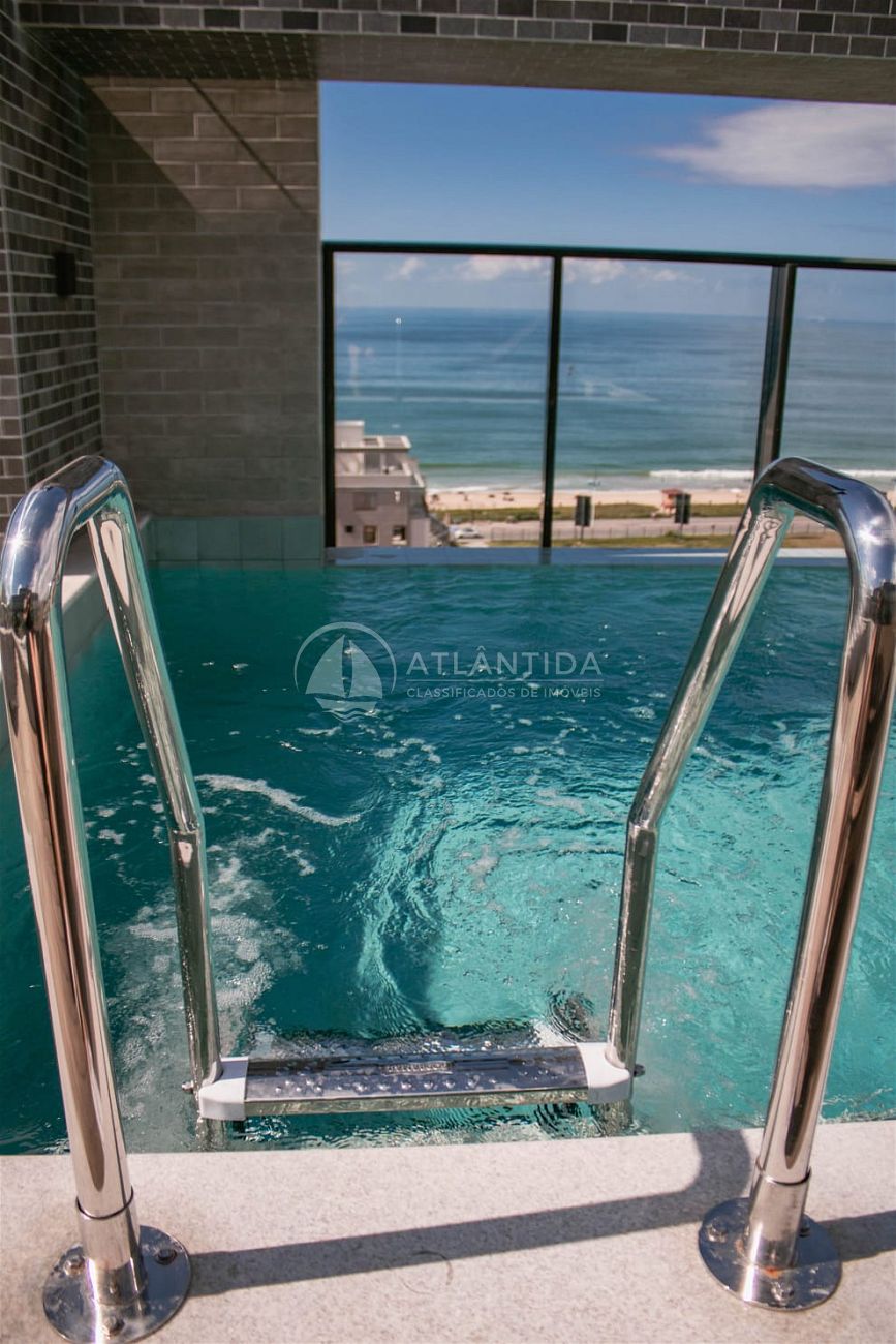 Apartamento com 3 suítes e 2 garagens na Praia Brava