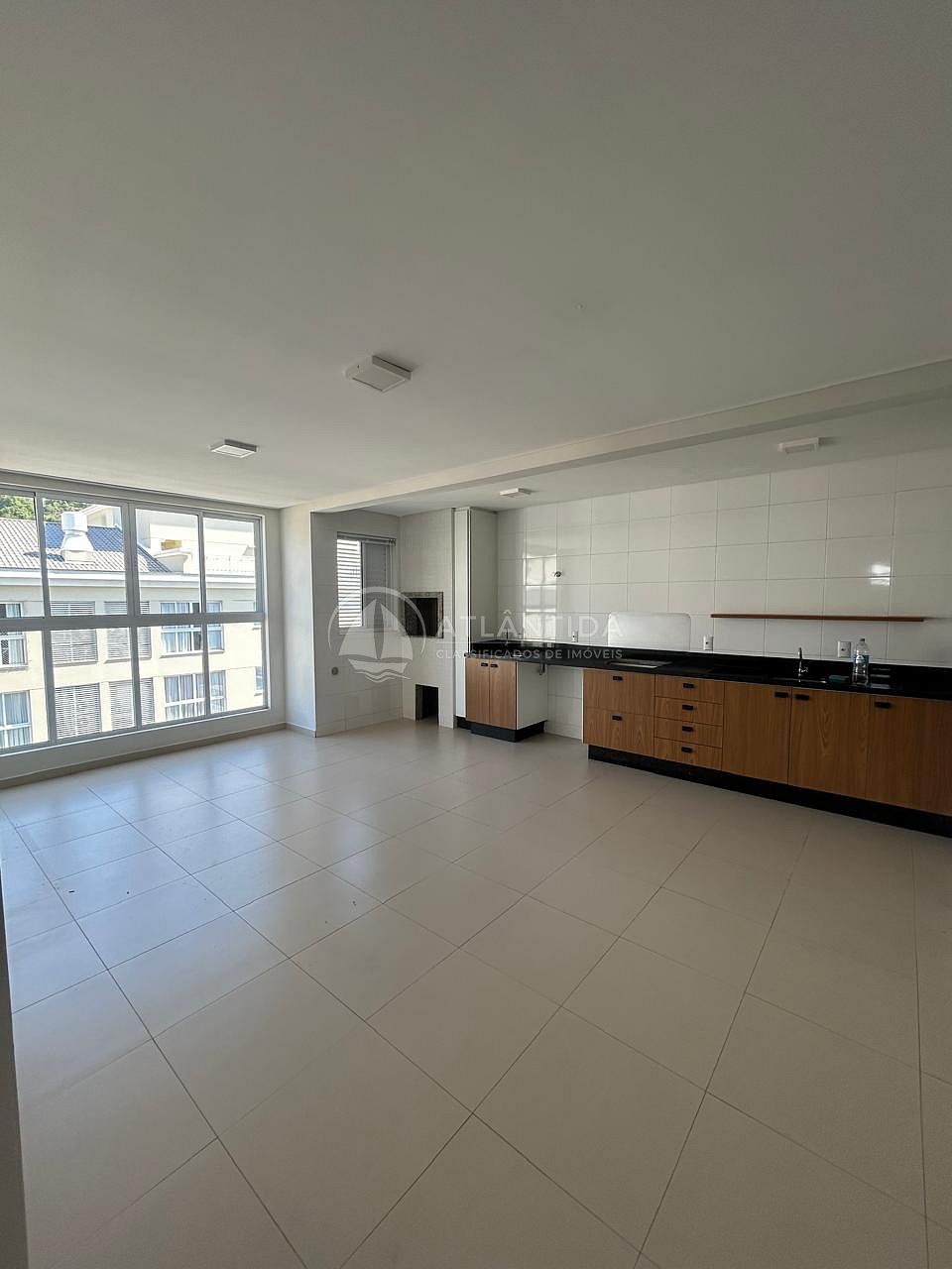 Apartamento com 1 suíte + 1 dorm. 2 garagens