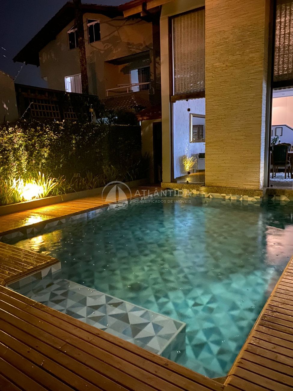 Sobrado com 5 suítes  na Praia dos Amores