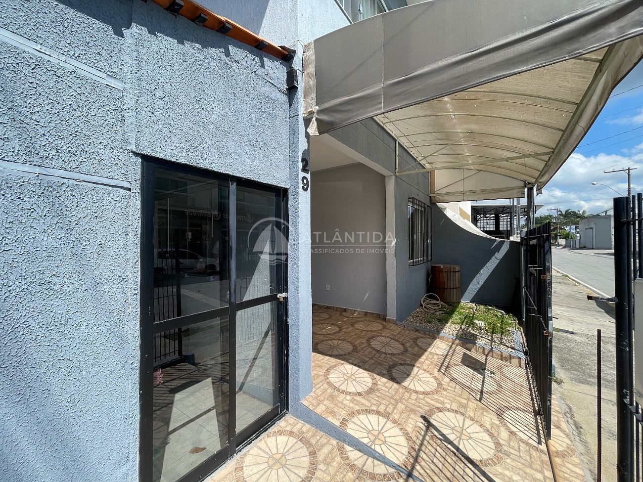 Sobrado de esquina com 2 suítes - Centro - Camboriú