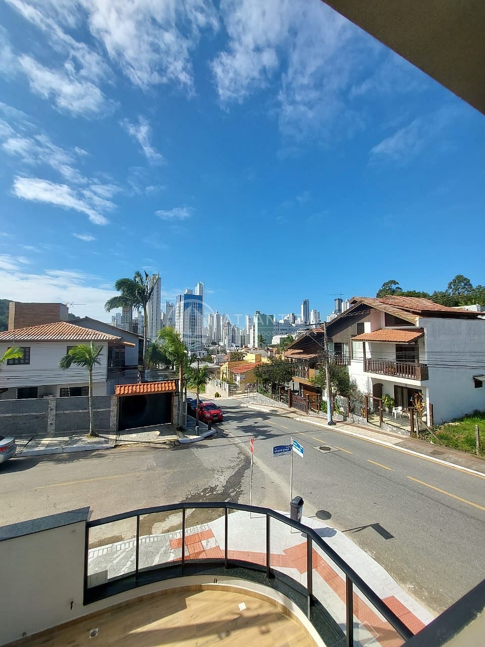 Sobrado Novo com 3 suítes em Balneário Camboriú