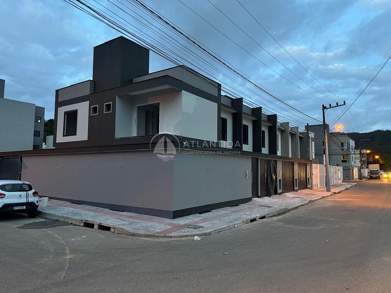 Sobrados 2 suítes - Rio Pequeno - Camboriú