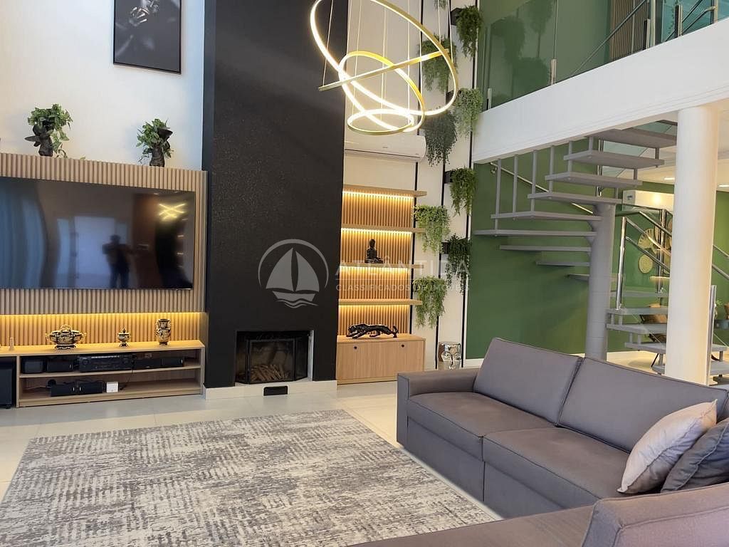 Sobrado com 4 suítes na Praia dos Amores