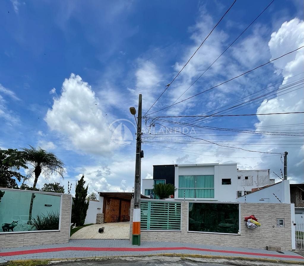 Casa ampla 04 suítes e lazer - Centro - Camboriú