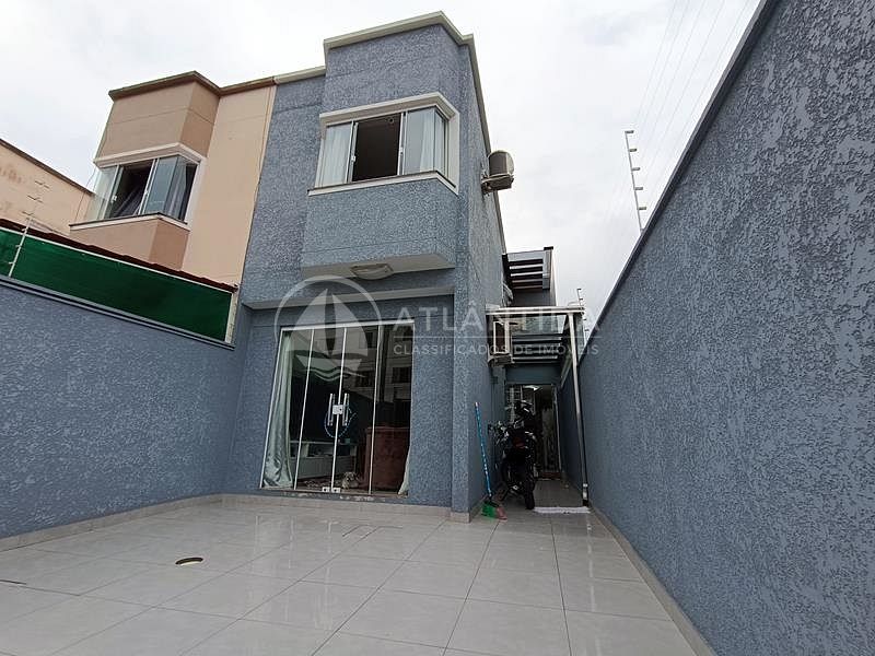 Sobrado 2 dormitórios, 2 vagas - Rio Pequeno - Camboriú