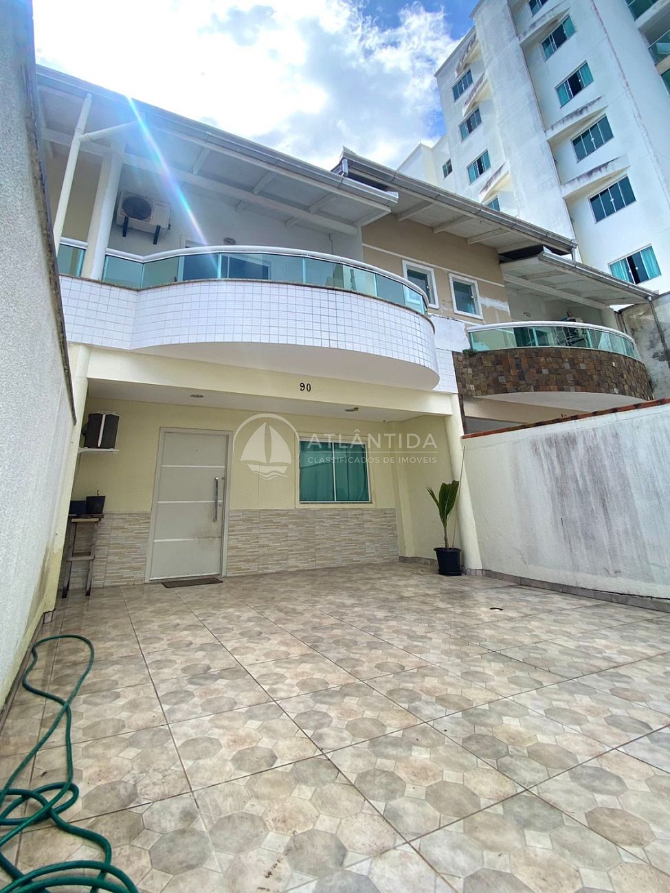 Sobrado 03 dormitórios - Santa Regina - Camboriú