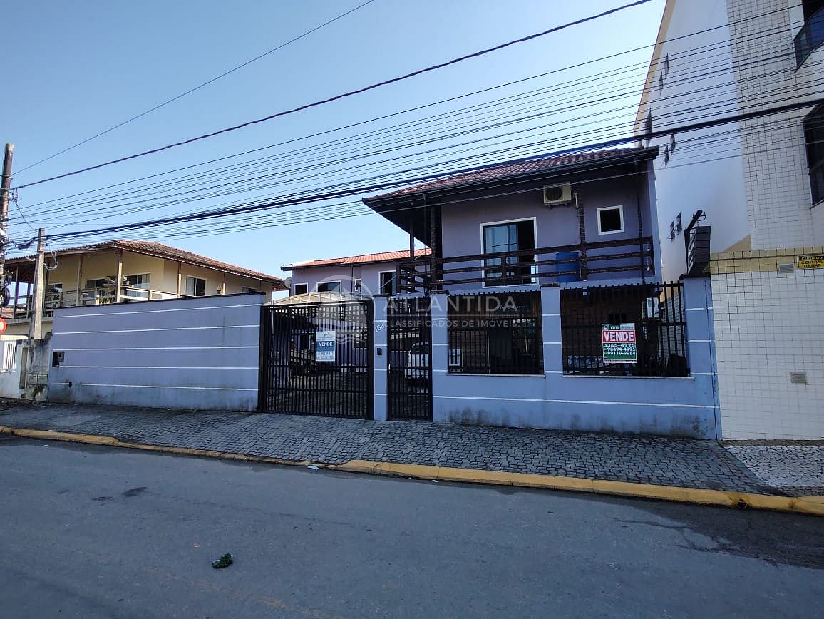 Terreno com 3 moradias - Centro - Camboriú