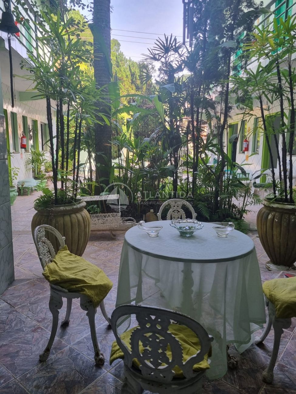 Sobrado / Terreno na Avenida Principal da Praia dos Amores