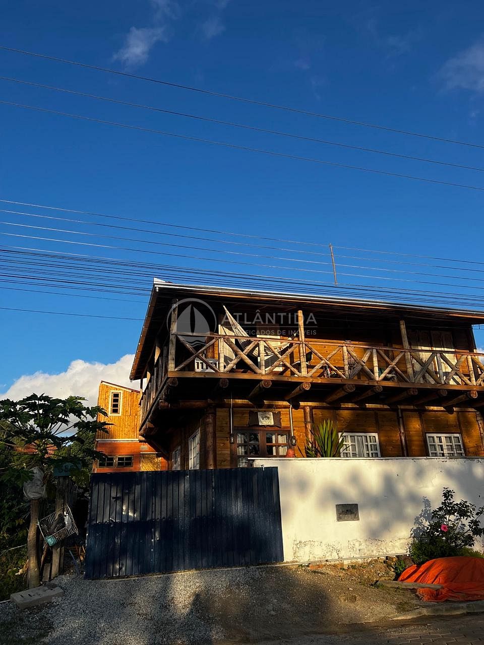 Casa de 04 dormitórios - Rio Pequeno - Camboriú