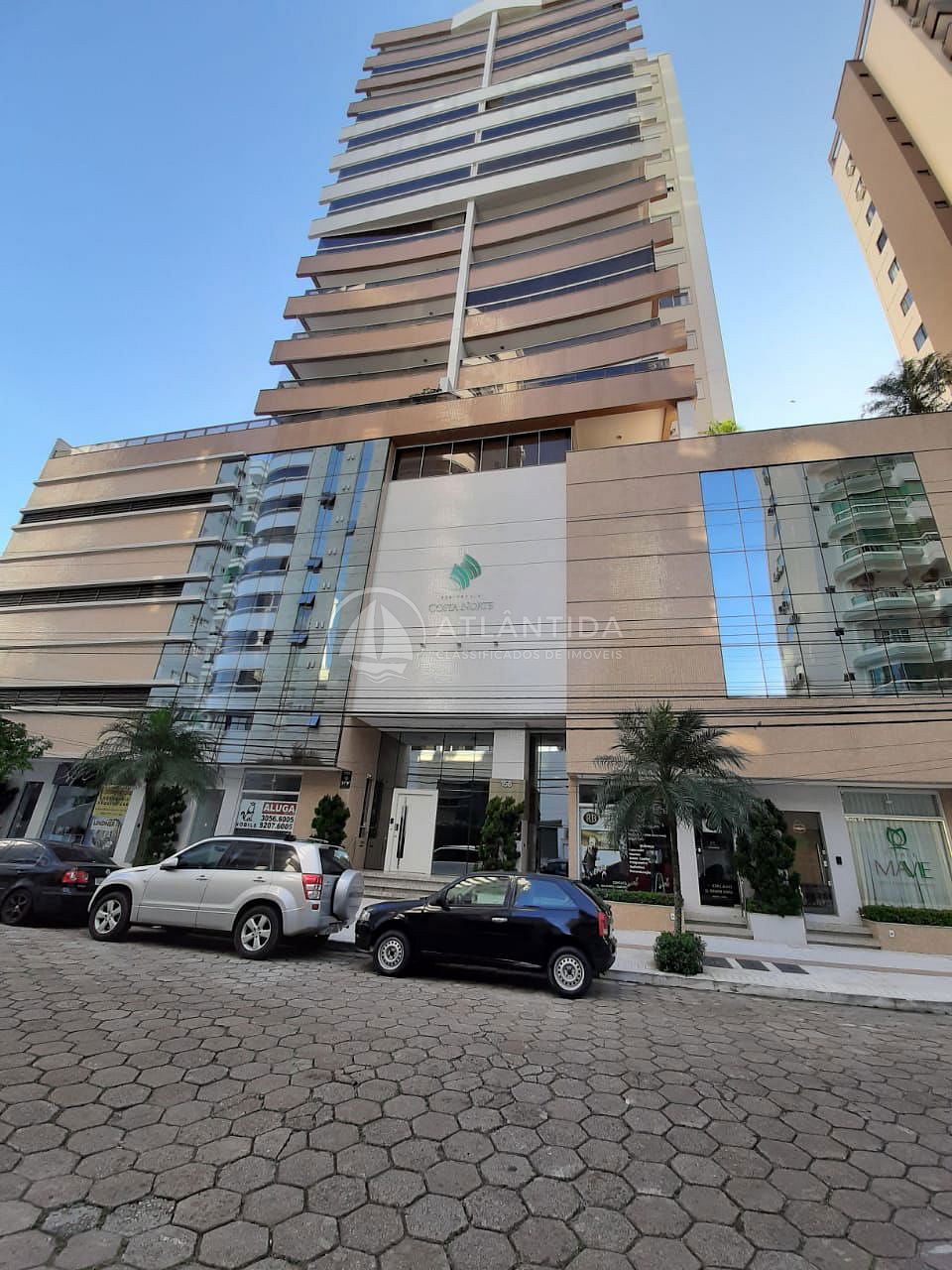 Apartamento com 3 suítes e 2 Garagens