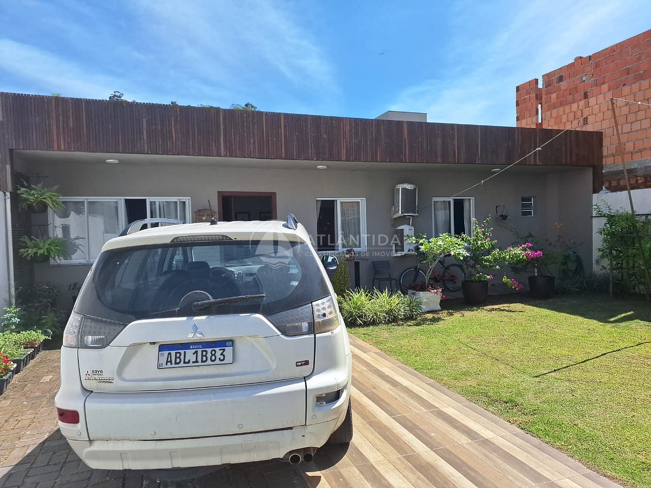 Casa mobiliada com 3 dormitórios sendo 1 suíte - Terras Altas - Camboriú