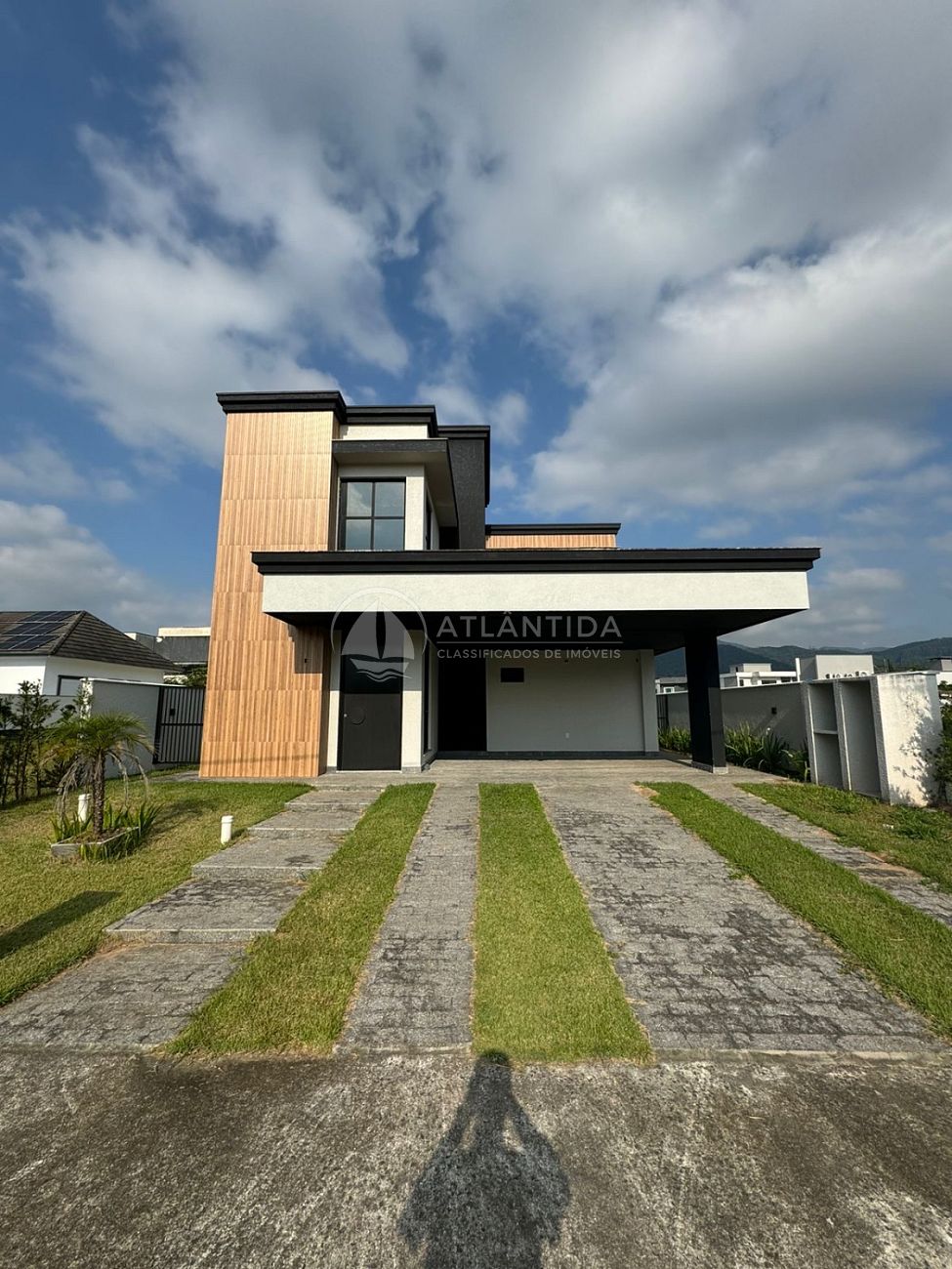 Casa com 4 dormitórios no condomínio Caledônia - Camboriú