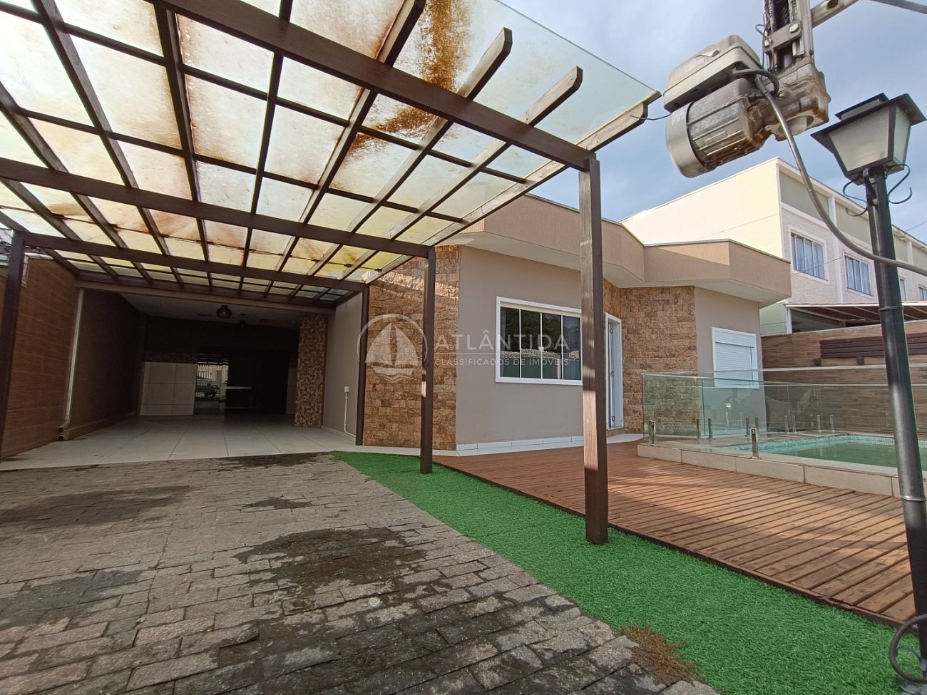 Casa térrea 3 dormitórios e piscina - São Francisco de Assis - Camboriú