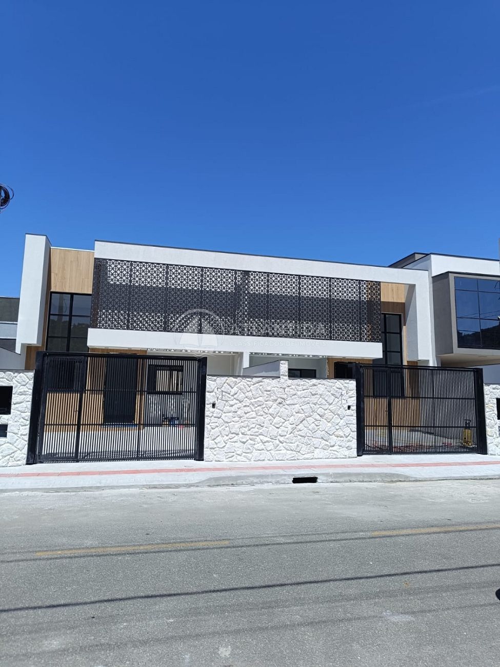 Casa térrea 3 dormitórios - Rio Pequeno - Camboriú