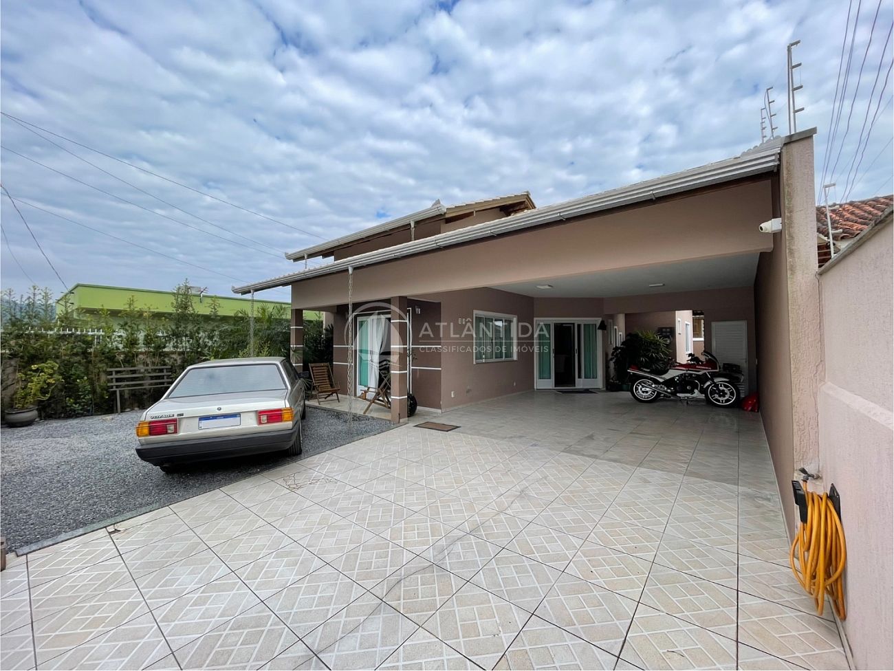 Casa térrea 3 dormitórios e piscina - Areias - Camboriú!