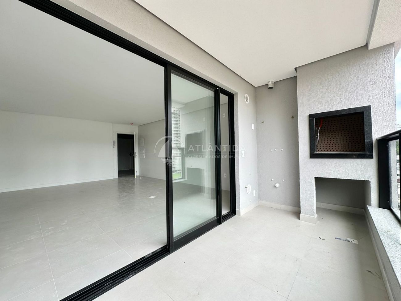 Apartamento 2 suítes + lavabo na Praia Brava