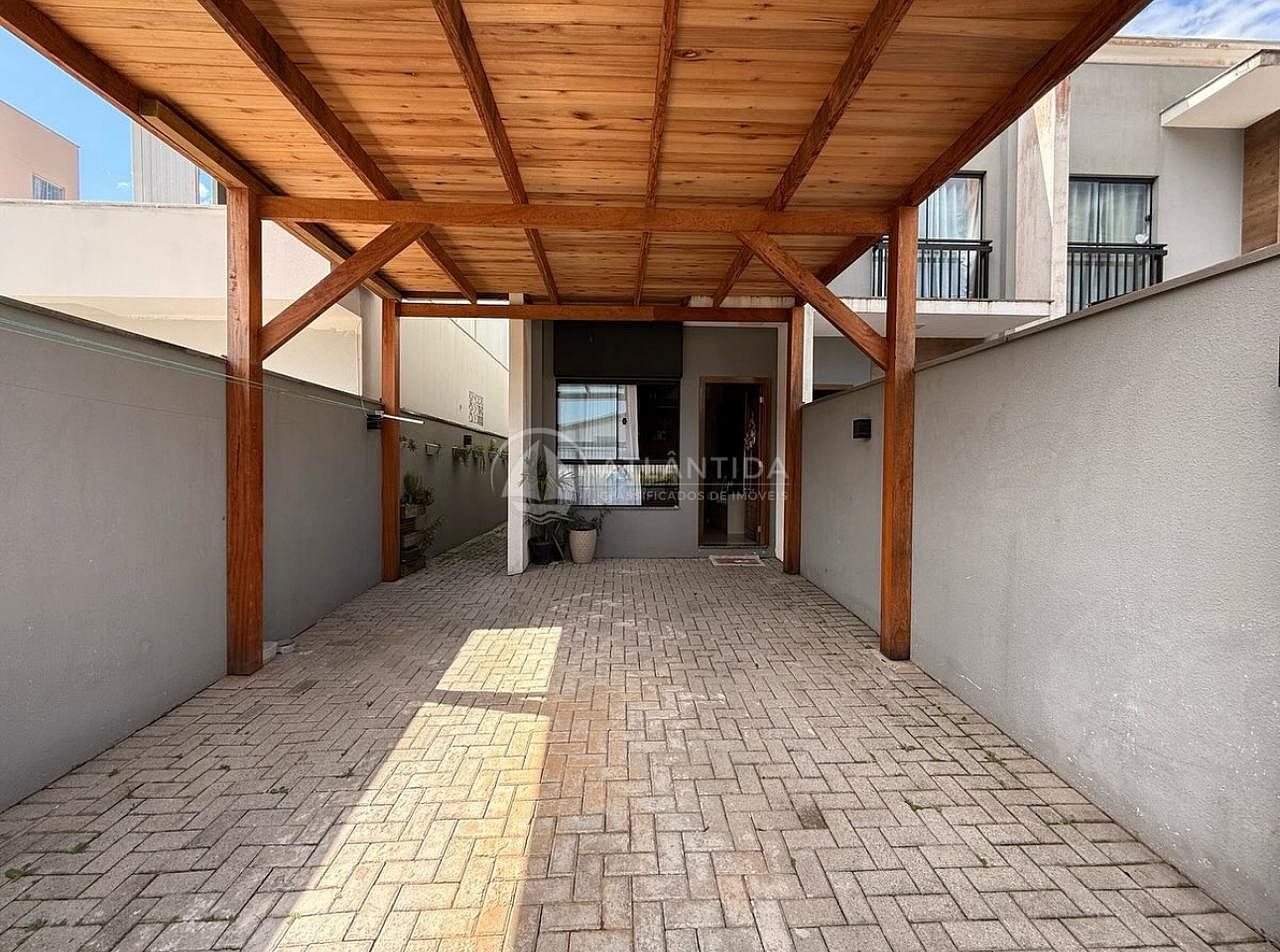 Sobrado com 3 dormitórios - Rio Pequeno - Camboriú