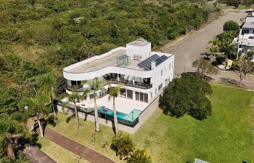 Casa Tríplex com 4 suítes - Jurerê Internacional - Florianópolis
