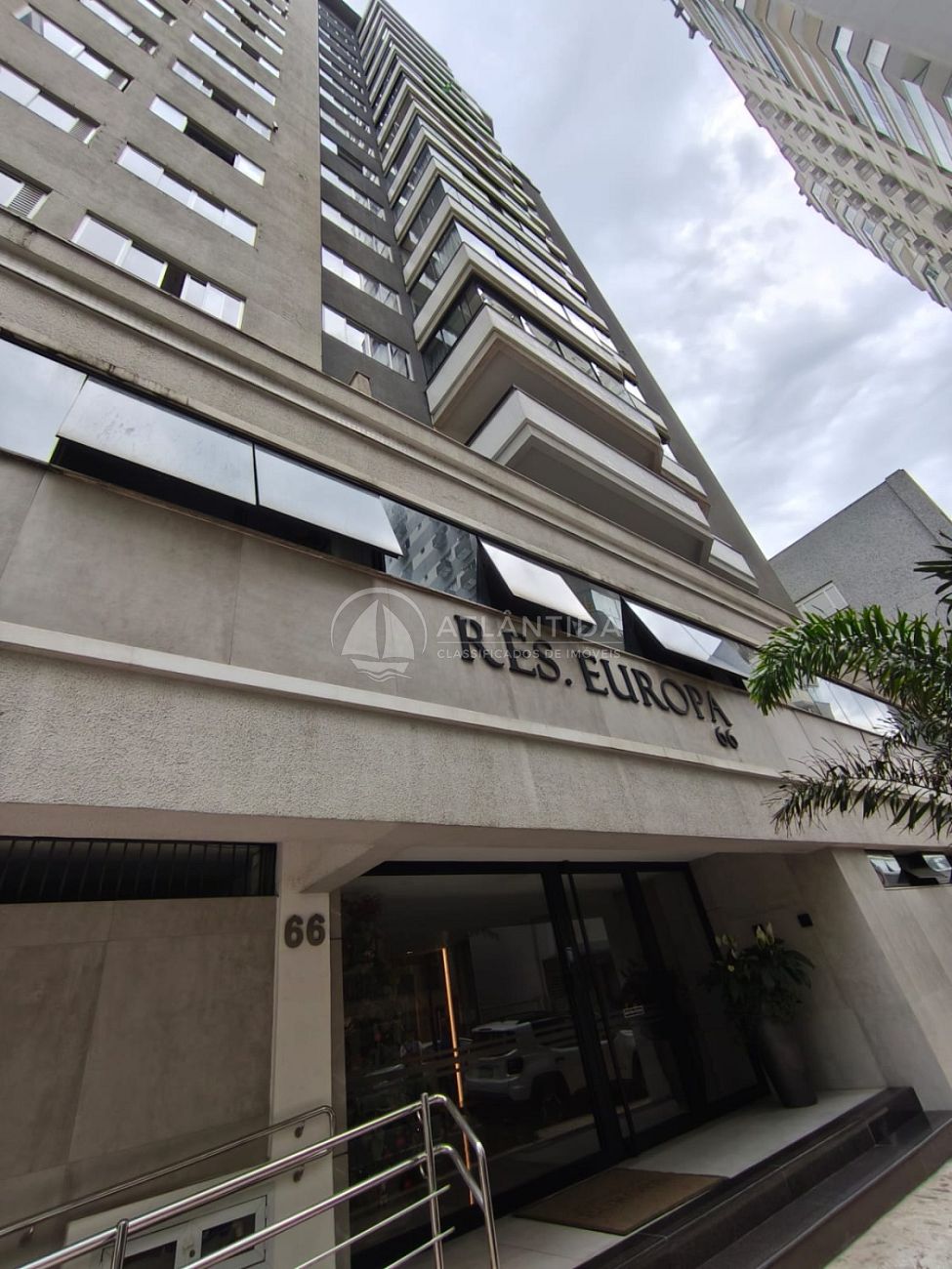 Apartamento 3 dormitórios + dep. empregada - Centro - Balneário Camboriú