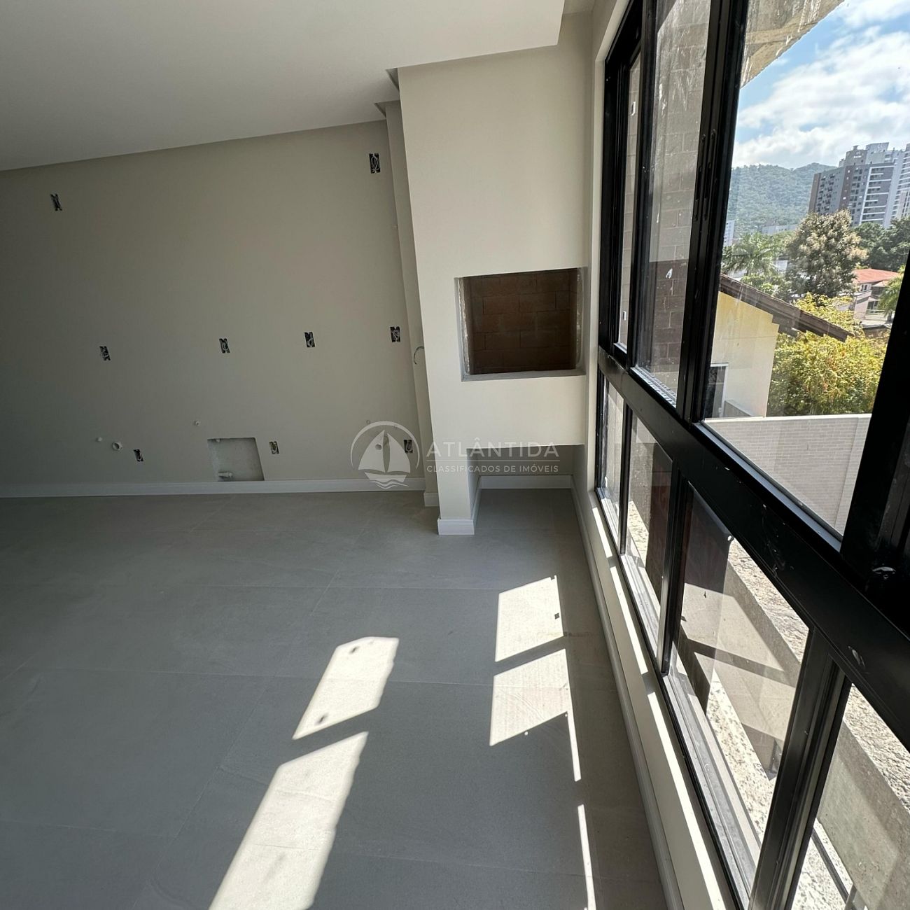 Apartamento com 2 suítes e 2 vagas garagem