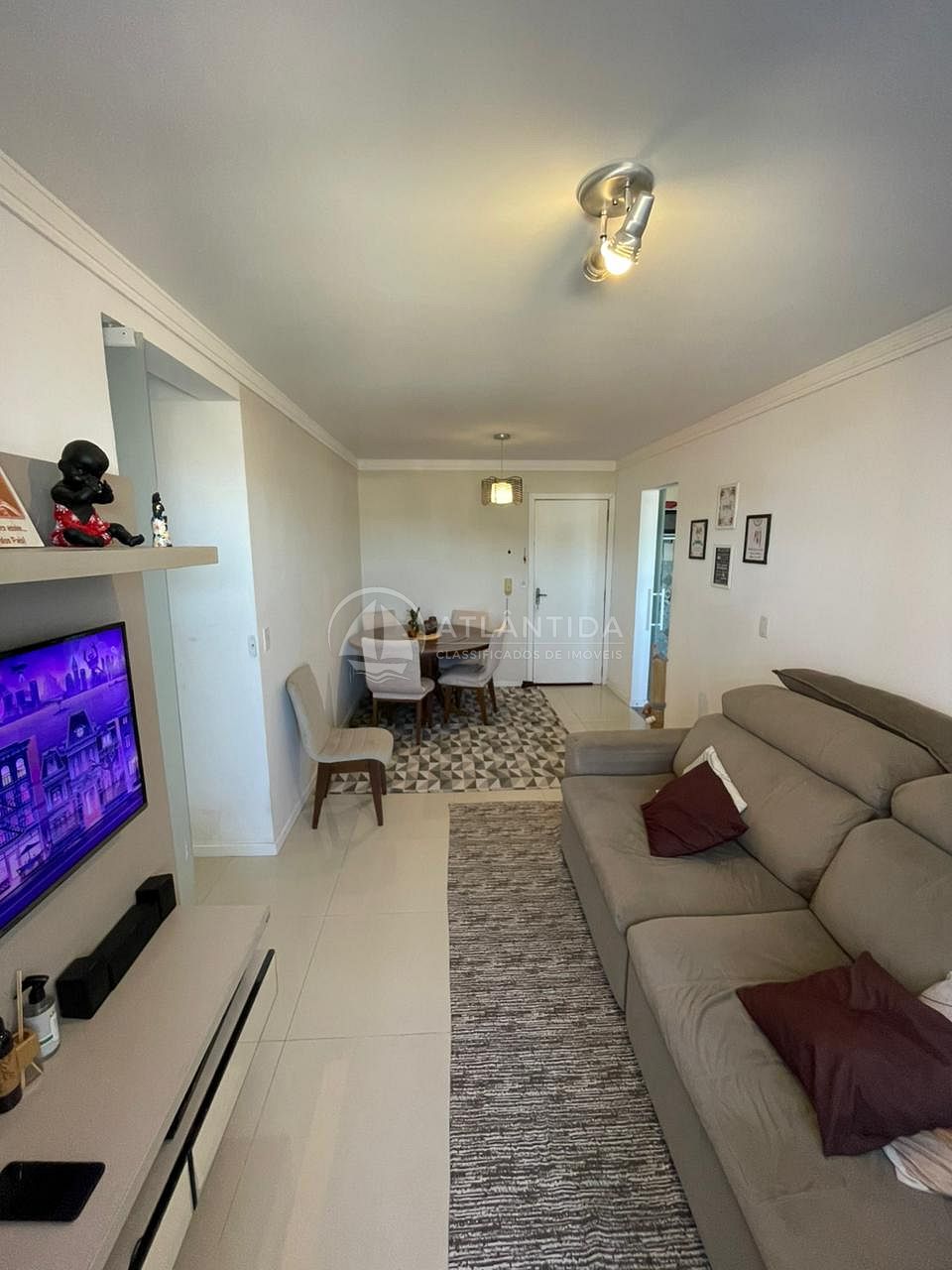 Apartamento semimobiliado 3 dormitórios - Cedro - Camboriú