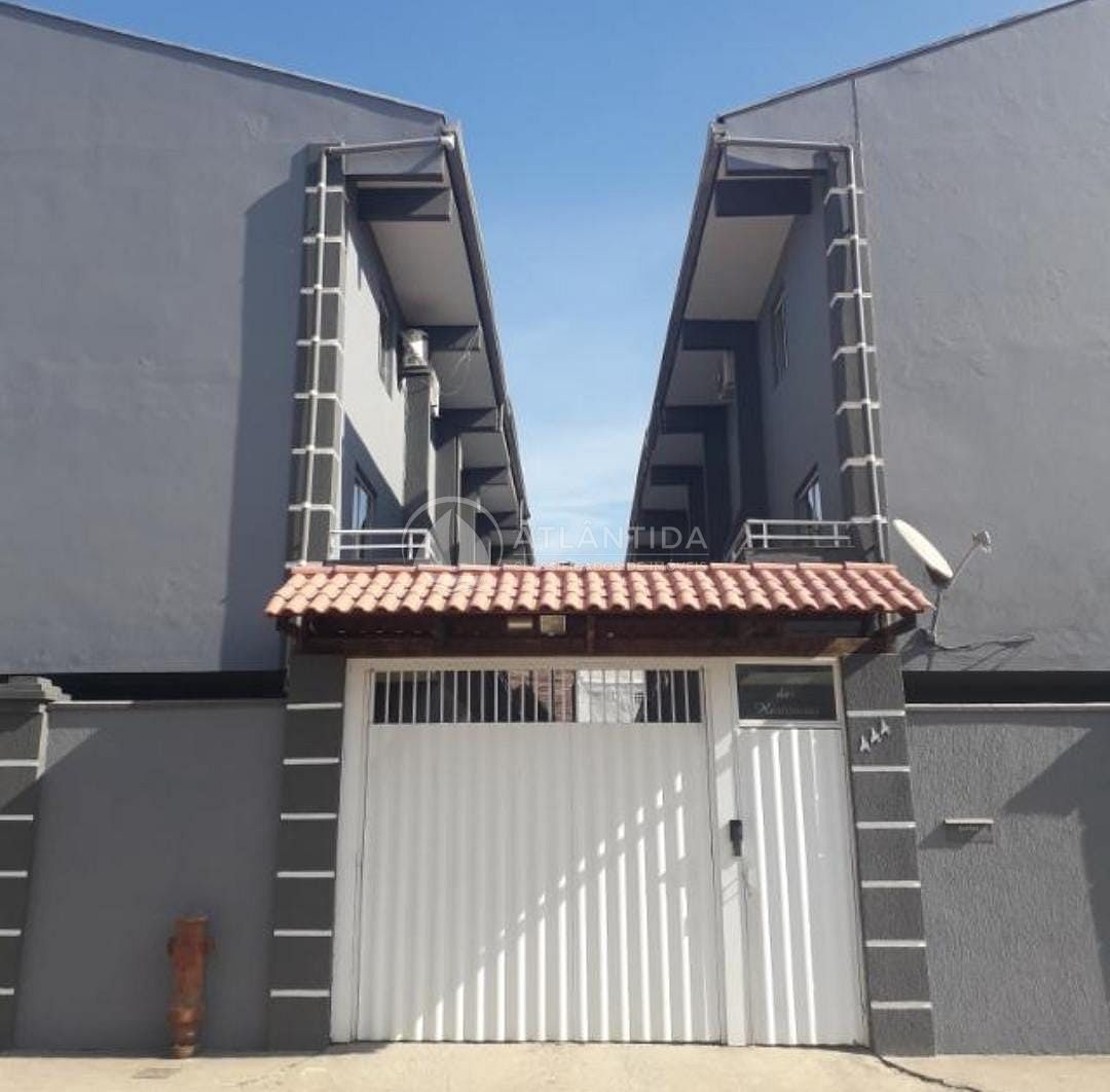 Sobrado em condomínio com 2 dormitórios - Monte Alegre - Camboriú