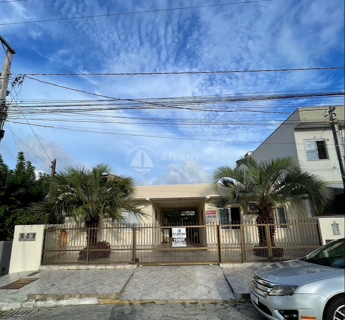 Terreno com duas moradias no bairro Lídia Duarte!