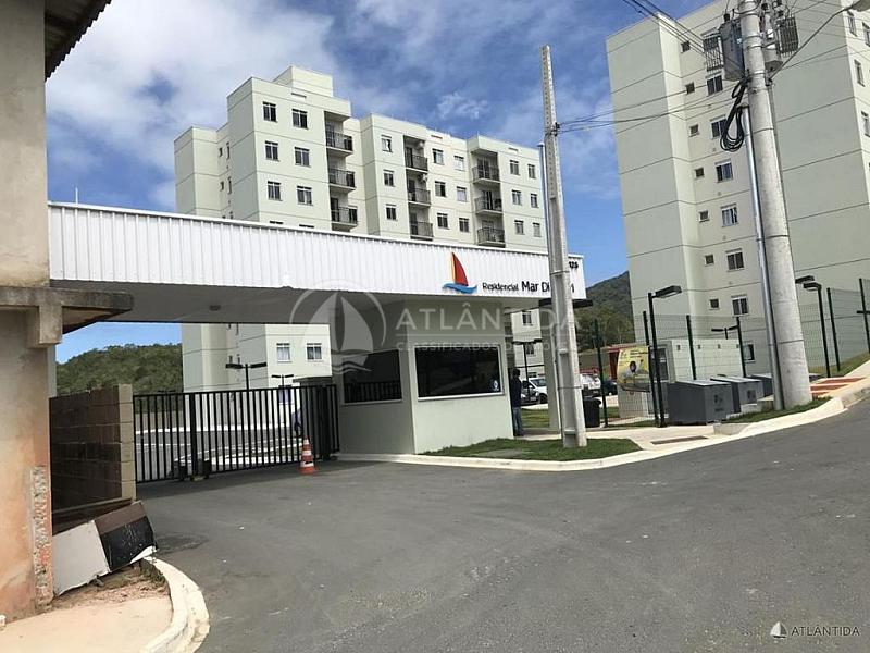 Apartamento Semimobiliado com 2 dormit�rios no Areias - Cambori� 1
