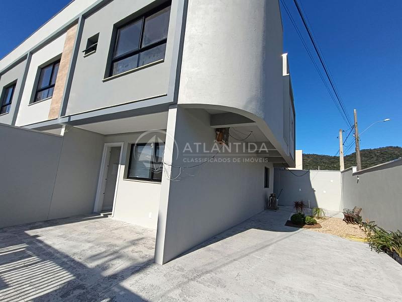 Sobrado de esquina com 3 dormit�rios - Rio Pequeno - Cambori� 1