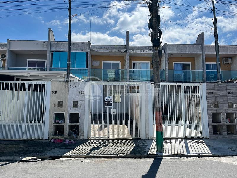 Sobrado com 2 dormit�rios em Cambori� 1