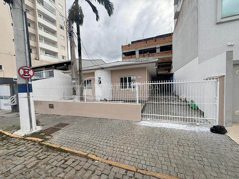 Casa Loca��o Anual no Centro de Cambori� 1