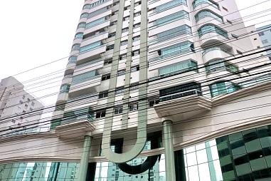 Apartamento com 3 quartos para alugar, 132m², 4 banheiros, 2 garagens - Pioneiros - Balneário Camboriú