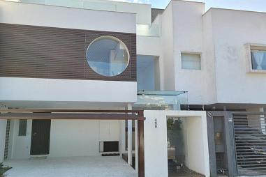 Casa com 3 quartos para alugar, 228m², 5 banheiros, 2 garagens - Centro - Balneário Camboriú
