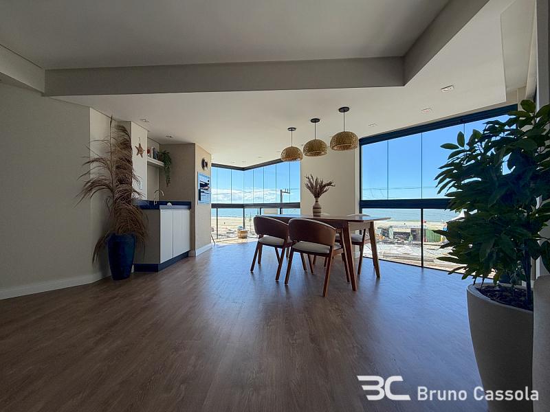 FRENTE MAR - FINAMENTE MOBILIADO, DECORADO E EQUIPADO 9