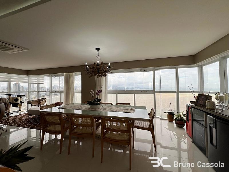 FRENTE MAR - ANDAR ALTO 1