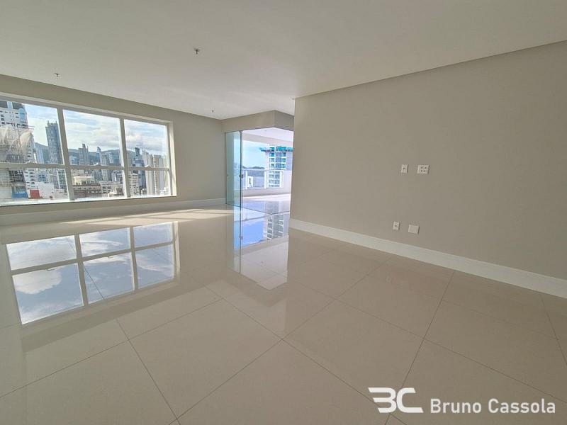 ANDAR ALTO - QUADRA MAR COM VISTA 4