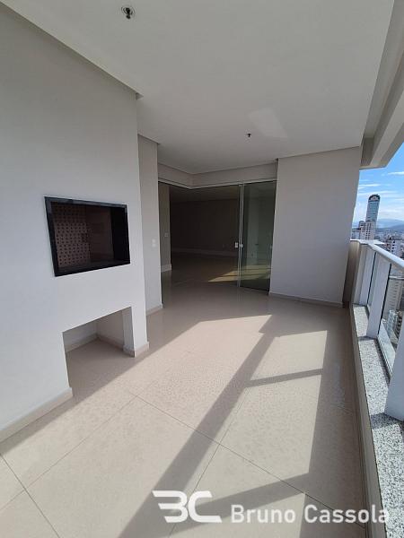 ANDAR ALTO - QUADRA MAR COM VISTA 2